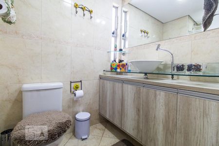 Banheiro de apartamento à venda com 3 quartos, 64m² em Vila Ivone, São Paulo