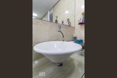 Banheiro de apartamento à venda com 3 quartos, 64m² em Vila Ivone, São Paulo