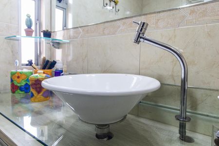 Banheiro de apartamento à venda com 3 quartos, 64m² em Vila Ivone, São Paulo