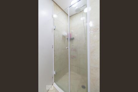 Banheiro de apartamento à venda com 3 quartos, 64m² em Vila Ivone, São Paulo