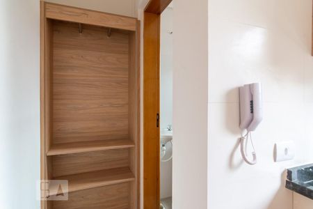 Banheiro de kitnet/studio para alugar com 1 quarto, 11m² em Vila São Pedro, Santo André