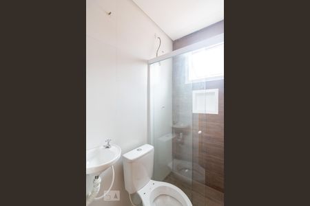 Banheiro de kitnet/studio para alugar com 1 quarto, 11m² em Vila São Pedro, Santo André