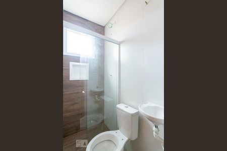 Banheiro de kitnet/studio para alugar com 1 quarto, 11m² em Vila São Pedro, Santo André