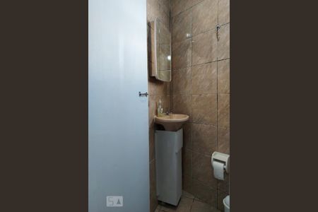 Casa para alugar com 60m², 1 quarto e 1 vaga Casa para alugar com 60m², 1 quarto e 1 vagaBanheiro