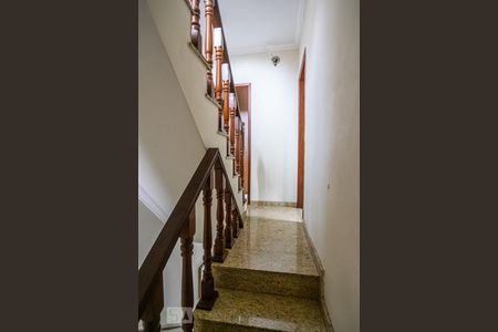 Casa à venda com 110m², 3 quartos e 2 vagasEscadas