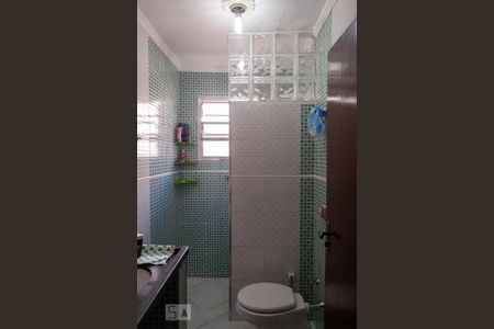 Casa à venda com 322m², 4 quartos e 4 vagasBanheiro 2