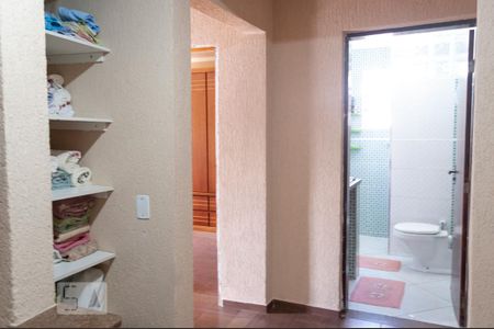 Casa à venda com 322m², 4 quartos e 4 vagasCorredor