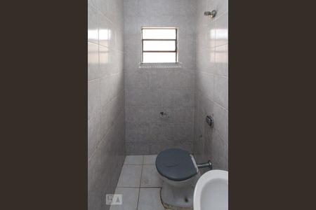 Banheiro de casa à venda com 3 quartos, 125m² em Cidade Centenário, São Paulo