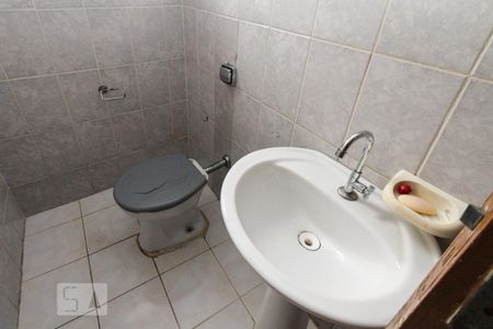 Banheiro de casa à venda com 3 quartos, 125m² em Cidade Centenário, São Paulo