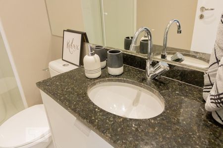 Banheiro de kitnet/studio para alugar com 1 quarto, 28m² em Indianópolis, São Paulo