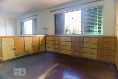 Casa à venda com 400m², 4 quartos e 4 vagasCloset da Suíte 1