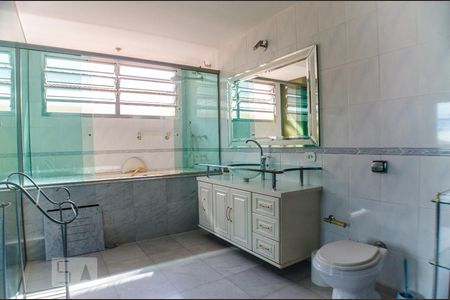 Casa à venda com 400m², 4 quartos e 4 vagasBanheiro da Suíte 1