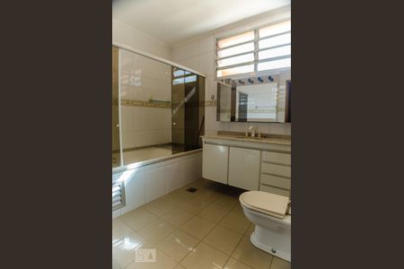 Casa à venda com 400m², 4 quartos e 4 vagasBanheiro da Suíte 3