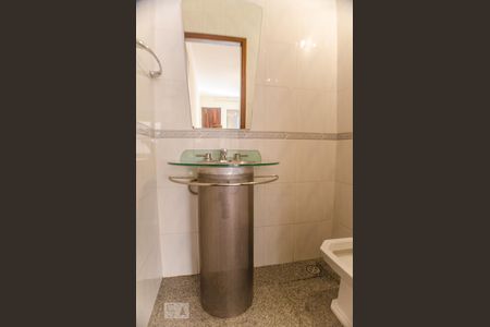 Casa à venda com 400m², 4 quartos e 4 vagasBanheiro da Suíte 4