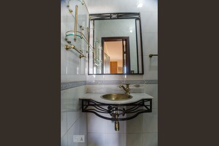 Casa à venda com 400m², 4 quartos e 4 vagasBanheiro da Suíte 2