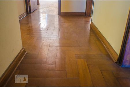 Casa à venda com 400m², 4 quartos e 4 vagasPiso em Madeira