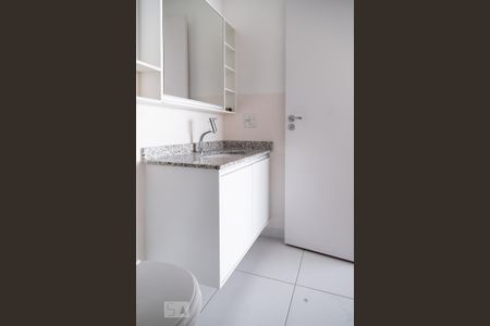 Banheiro Social de kitnet/studio para alugar com 1 quarto, 34m² em Jardim Aeroporto, São Paulo