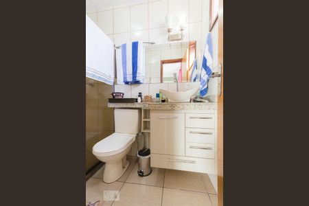 Apartamento à venda com 120m², 2 quartos e 1 vagaBanheiro da Suíte (2º andar)