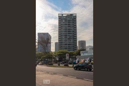 Fachada do bloco de apartamento para alugar com 1 quarto, 75m² em Barra da Tijuca, Rio de Janeiro