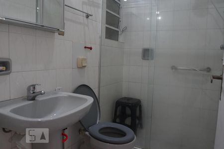 Banheiro de apartamento para alugar com 1 quarto, 30m² em Centro Histórico, Porto Alegre