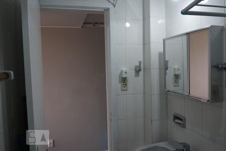 Banheiro de apartamento para alugar com 1 quarto, 30m² em Centro Histórico, Porto Alegre