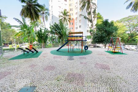 Apartamento à venda com 38m², 1 quarto e 1 vaga Apartamento à venda com 38m², 1 quarto e 1 vagaÁrea Comum - Playground