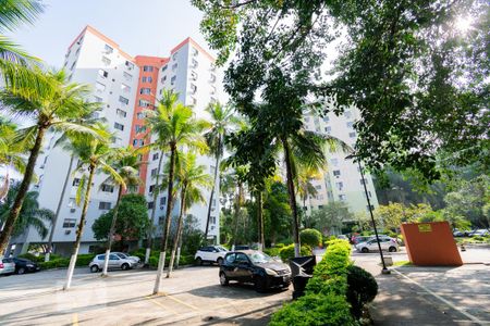 Apartamento à venda com 38m², 1 quarto e 1 vaga Apartamento à venda com 38m², 1 quarto e 1 vagaFachada