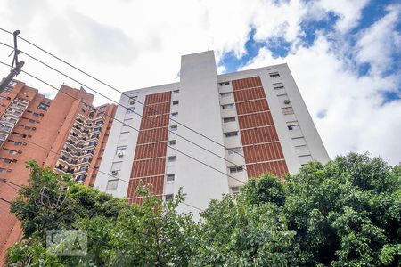 Apartamento à venda com 167m², 3 quartos e 2 vagas Apartamento à venda com 167m², 3 quartos e 2 vagasFachada