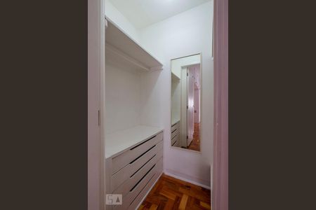 Apartamento à venda com 167m², 3 quartos e 2 vagas Apartamento à venda com 167m², 3 quartos e 2 vagasSuíte