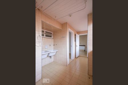 Apartamento à venda com 167m², 3 quartos e 2 vagas Apartamento à venda com 167m², 3 quartos e 2 vagasÁrea de Serviço