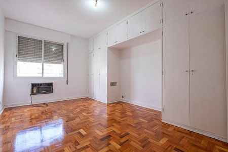 Apartamento à venda com 167m², 3 quartos e 2 vagas Apartamento à venda com 167m², 3 quartos e 2 vagasSuíte