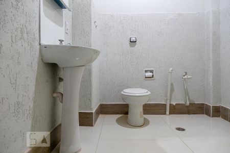 Banheiro de kitnet/studio para alugar com 1 quarto, 35m² em Consolação, São Paulo