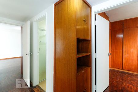 Corredor de apartamento para alugar com 3 quartos, 140m² em Vila Buarque, São Paulo