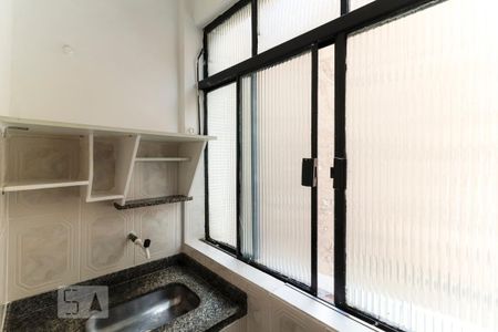 Studio à venda com 27m², 1 quarto e sem vaga Studio à venda com 27m², 1 quarto e sem vagaCozinha - Prateleiras
