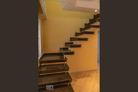 Casa à venda com 287m², 3 quartos e 6 vagasEscada