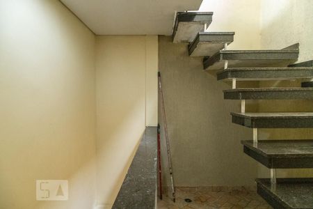 Casa à venda com 287m², 3 quartos e 6 vagasEscada
