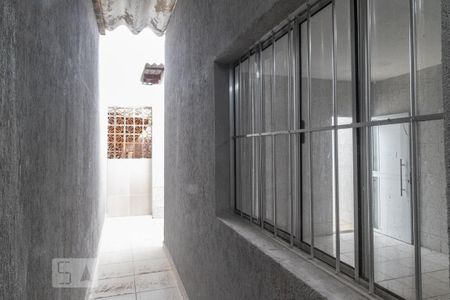 Casa à venda com 287m², 3 quartos e 6 vagasCorredor lateral externo