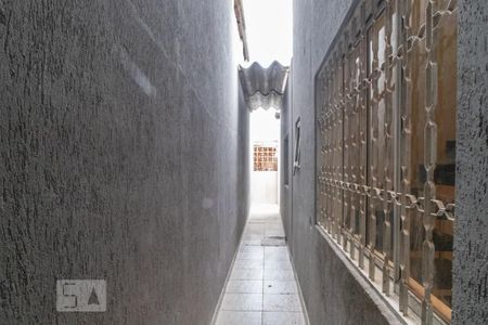 Casa à venda com 287m², 3 quartos e 6 vagasCorredor lateral externo