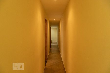 Casa à venda com 287m², 3 quartos e 6 vagasCorredor