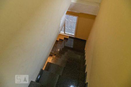 Casa à venda com 287m², 3 quartos e 6 vagasEscada