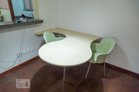 Mesa da Sala de apartamento para alugar com 2 quartos, 65m² em Centro, Belo Horizonte