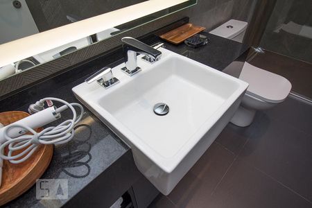 Apartamento para alugar com 97m², 2 quartos e sem vaga Apartamento para alugar com 97m², 2 quartos e sem vagaDetalhe Banheiro Corredor 1