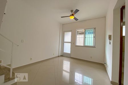 Sala de casa à venda com 2 quartos, 56m² em Irajá, Rio de Janeiro