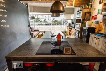Cozinha de apartamento à venda com 2 quartos, 77m² em Pinheiros, São Paulo
