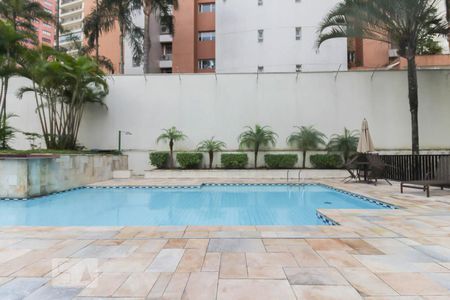 Apartamento para alugar com 128m², 3 quartos e 3 vagas Apartamento para alugar com 128m², 3 quartos e 3 vagasÁrea comum - Piscina