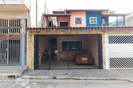 Casa à venda com 102m², 3 quartos e 2 vagasFachada