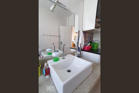 Apartamento à venda com 65m², 2 quartos e sem vaga Apartamento à venda com 65m², 2 quartos e sem vagaBanheiro