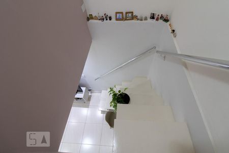 Escada de casa para alugar com 2 quartos, 90m² em Jardim Brasil (zona Norte), São Paulo