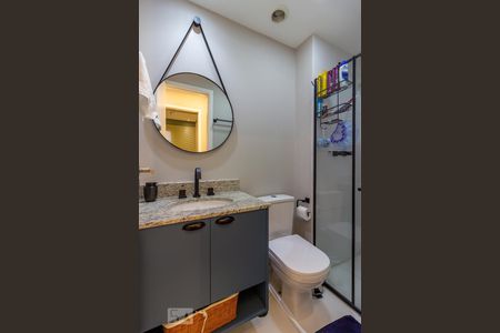 Banheiro Social de apartamento para alugar com 1 quarto, 61m² em Jardim Tupanci, Barueri