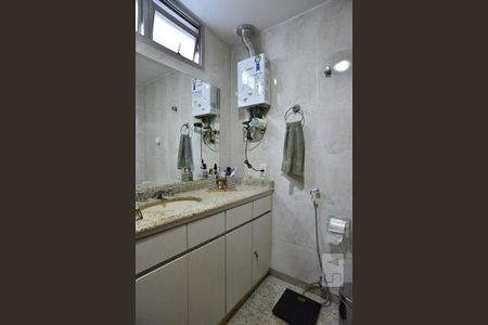 Apartamento à venda com 322m², 4 quartos e 3 vagasBanheiro Social